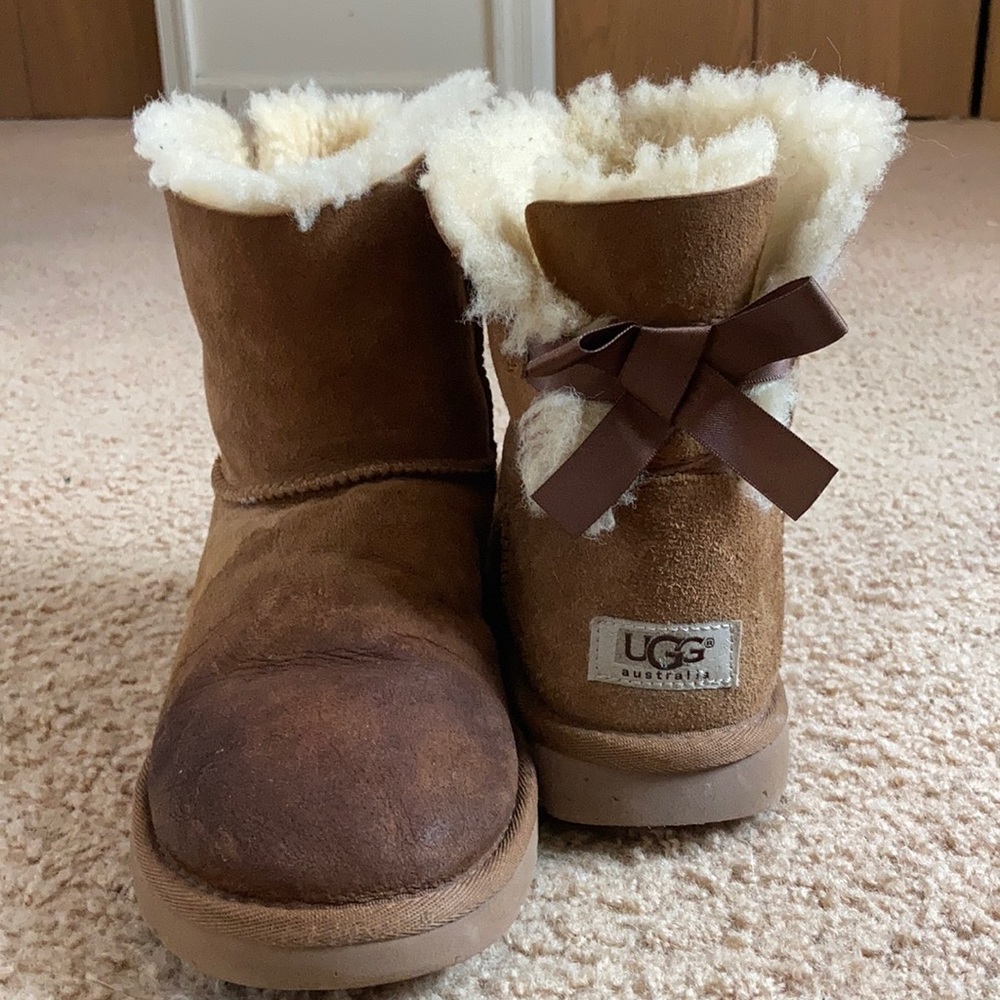 Ugg Bailey bow boots size 8